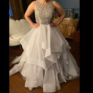 Beautiful Hayley Paige wedding dress!!
